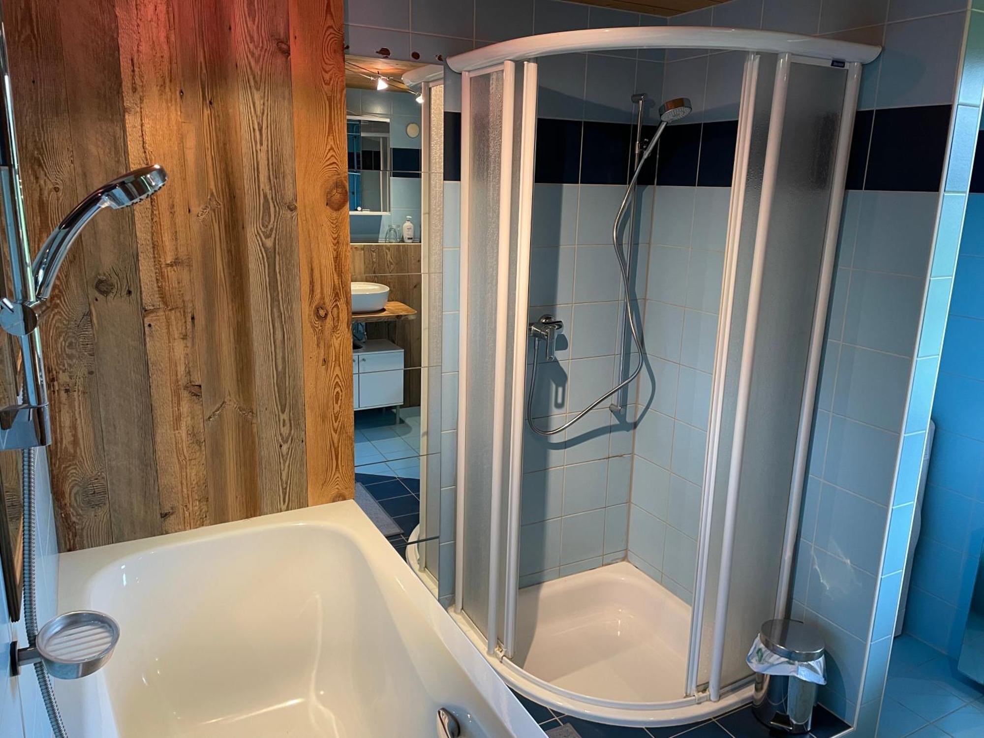 Edelweiss 4 Zi Ferienwohnung In Landhaus Frutigen Ngoại thất bức ảnh